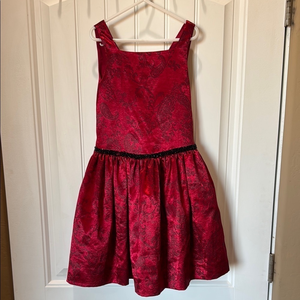 Little girls red sleeveless dress. Built-in slip. Very cute. Size 7.